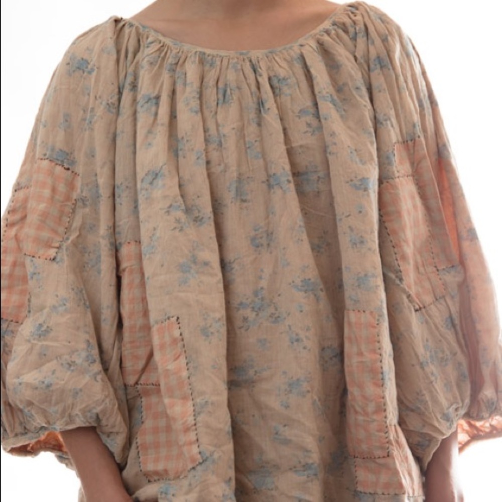 Magnolia Pearl Top. Double layered sleeves.
